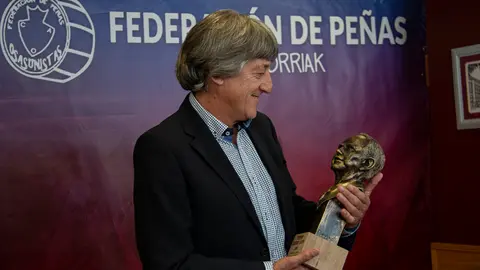 Enrique Martín Monreal en el acto de la entrega entrega del trofeo Fermín Ezkurra al entrenador navarro Enrique Martín Monreal. NOEMÍ VERA  _7