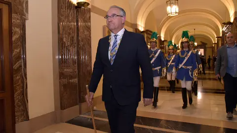 Nombramiento de Enrique Maya como alcalde de Pamplona tras la sesión de constitución del Ayuntamiento AYUNTAMIENTO DE PAMPLONA (1)