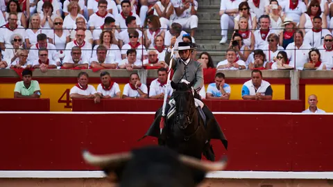 Roberto Armendáriz durante la corrida de rejones de El Capea en la Feria del Toro de los Sanfermines de 2019. PABLO LASAOSA