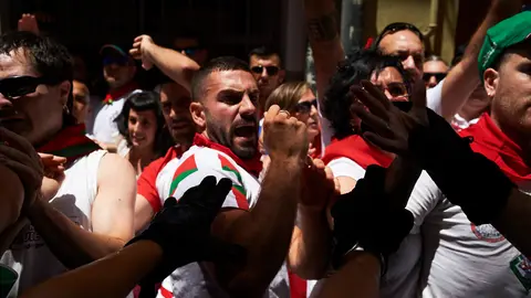 Procesión celebrada en honor a San Fermín en su día grande durante las fiestas de 2019. PABLO LASAOSA 20