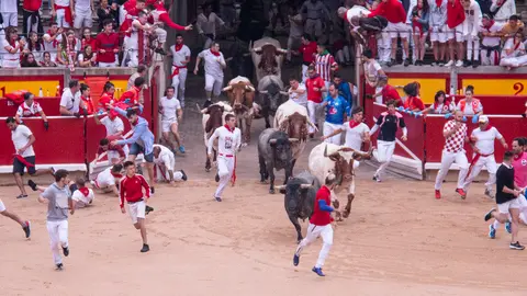 Día 9 Tercer encierro de San Fermín 2019 con toros de José Escolar en la plaza de toros, Pamplona. . NOEMÍ VERA  _15