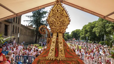 Multitudinaria ofrenda floral infantil a San Fermín . Maite H. Mateo 17