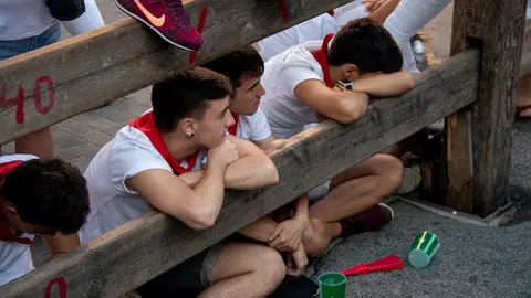 Sexto encierro de las fiestas de San Fermín 2019 con la ganadería de Núñez del Cuvillo en el tramo de telefónica. NOEMÍ VERA_5