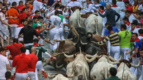 Sexto encierro de San Fermín con toros de la ganadería Nuñez del Cuvillo en el tramo de Estafeta en Pamplona. Maite H. Mateo9