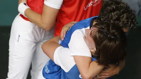 GRAF3702. PAMPLONA, 13/07/2019.- Las pelotaris Oihana Orbegozo y Iera Aguirre (primer término), se han proclamado campeonas en la final femenina del Terneo San Fermín de Pelota a Mano Femenina, en el Frontón Labrit de la capital Navarra. EFE/JAVIER LIZÓN