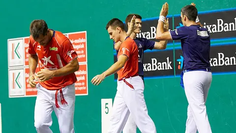Ezkurdia-Zabaleta han vencido a Bengoetxea-Imaz en la final del Torneo de San Fermín de Parejas 2019 en el frontón Labrit de Pamplona. IÑIGO ALZUGARAY