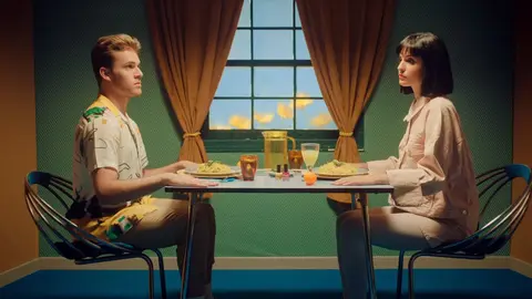 Fotograma del videoclip de natalia lacunza titulado tarantula