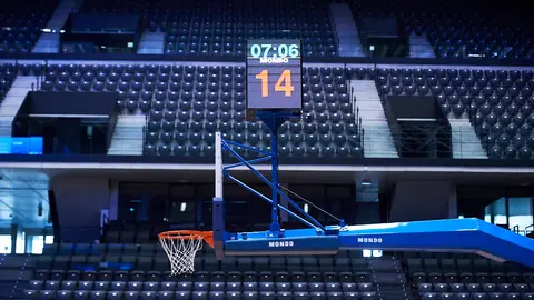 Partido de baloncesto entre el personal de NICDO y periodistas en el Navarra Arena. PABLO LASAOSA 16