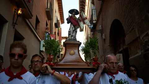 Procesión de Santiago por las calles de Tudela durante las fiestas de Santa Ana 2019. MIGUEL OSÉS