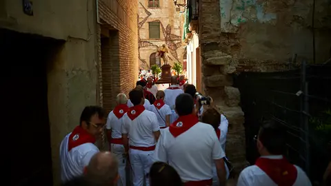 Procesión de Santiago por las calles de Tudela durante las fiestas de Santa Ana 2019. MIGUEL OSÉS