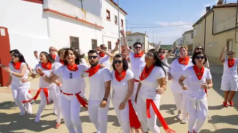 Fotograma de 'Fiestas' la cancion del coro de rada presentada en sanfermines