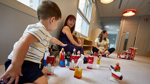 Con motivo del inicio de curso en las escuelas infantiles municipales, el alcalde de Pamplona, Enrique Maya, visita la Escuela Infantil Hello Egunsenti en la Chantrea. IÑIGO ALZUGARAY