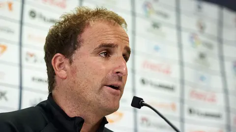 Jagoba Arrasate en rueda de prensa un día antes del primer partido en casa. MIGUEL OSÉS