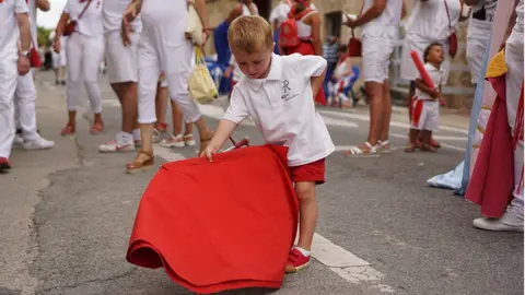 daniel moreno toreando en tafalla con un capote