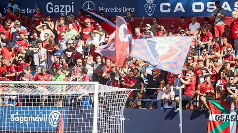 La grada de El Sadar durante el partido de La Liga Santander entre Osasuna y Eibar. IÑIGO ALZUGARAY