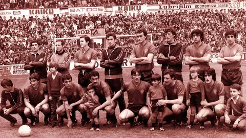 Alineación de Osasuna en 1980: Vicuña, Marro, Lecumberri, Rández, Iriarte, Dioni, Esparza, Macua, Pascual, Echeverria, Lumbreras, Iriguibel, Ripodas, Mina y Martin.