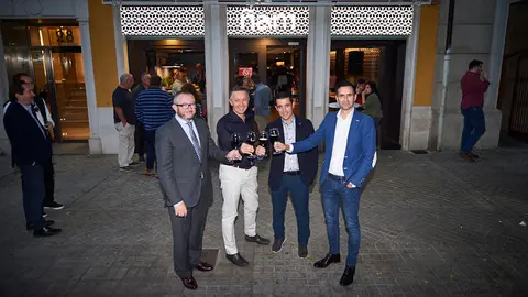 Inauguración del nuevo "ñam" en el Paseo Sarasate. MIGUEL OSÉS