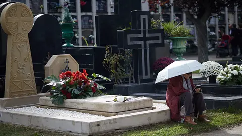Día de Todos los Santos en el Cementerio municipal San José de Pamplona. IÑIGO ALZUGARAY
