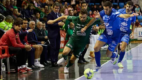 Partido de la Liga Nacional de Fútbol Sala entre Osasuna Magna y Servigroup Peñíscola disputado en el Pabellón Anaitasuna de Pamplona. IÑIGO ALZUGARAY