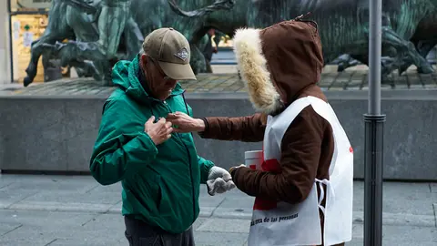 Cruz Roja celebra el Día de la Banderita en Pamplona. PABLO LASAOSA 9