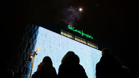 El Corte Inglés de Pamplona enciende sus tradicionales luces de Navidad en Pamplona. PABLO LASAOSA