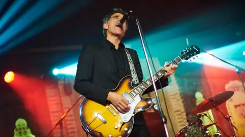 Concierto de Mikel Erentxun teloneado por en cantautor navarro, Gussy, en la sala Indara de Pamplona. PABLO LASAOSA