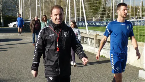 El entrenador de Osasuna Jagoba Arrasate junto a Oier Sanjurjo en Tajonar. Navarra.com