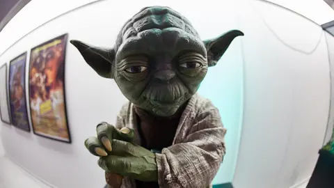 'Expo-Wars', una de las mayores colecciones privadas existentes en España en torno la famosa saga cinematográfica Star Wars, en la zona de exposiciones de Baluarte. IÑIGO ALZUGARAY