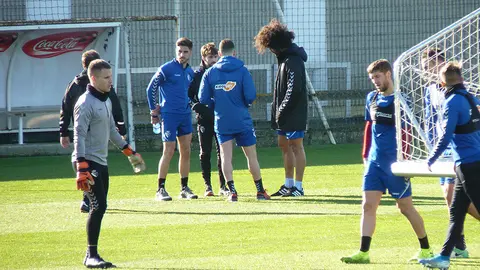 Nacho Vidal, Barja y Aridane observando el entrenamiento de Osasuna. Navarra.com