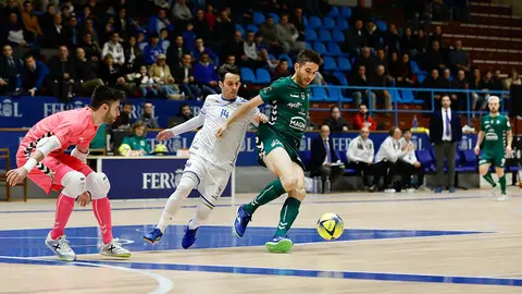Partido de fútbol sala entre O&#39;Parrulo y Osasuna Xota en Ferrol. Lnfs.