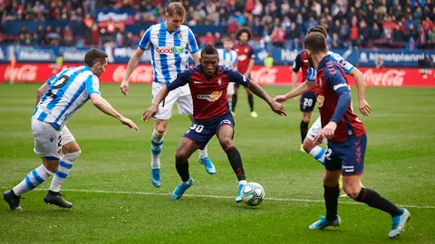 Estupiñán Osasuna se enfrenta a la Real Sociedad en el Sadar de Pamplona. PABLO LASAOSA