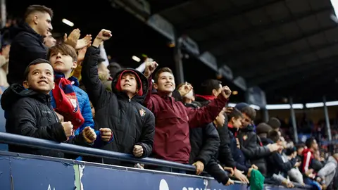 La grada de El Sadar durante el partido de La Liga Santander entre Osasuna y Real Sociedad. IÑIGO ALZUGARAY