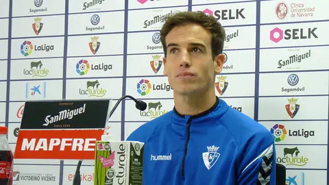 Iñigo Pérez en rueda de prensa en Tajonar