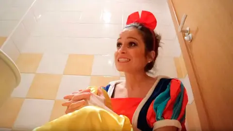 Verdeliss se graba en un baño después de las Campanadas de Nochevieja para hacer balance del pasado 2019. YOUTUBE