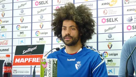 El jugador de Osasuna Aridane Hernández en rueda de prensa en Tajonar. Navarra.com