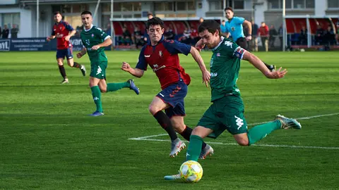 Osasuna Promesas se enfrenta al Amorebieta en las instalaciones de Tajonar. MIGUEL OSÉS