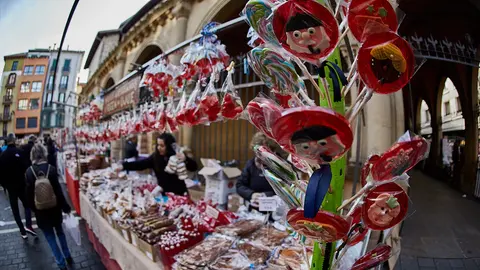 Puestos de San Blas en la plaza de San Nicolas de Pamplona. IÑIGO ALZUGARAY