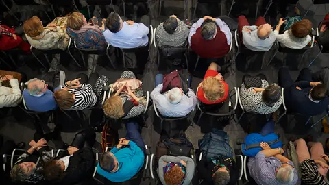 La presidenta del Gobierno de Navarra, María Chivite, preside el acto de homenaje al personal funcionario del Gobierno de Navarra jubilado y fallecido en 2019 con la presencia del vicepresidente primero y consejero de Presidencia, Igualdad, Función Pública e Interior, Javier Remírez. MIGUEL OSÉS