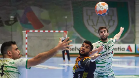 Partido entre el Balonmano Anaitasuna y Puente Genil celebrado en Pamplona. MIGUEL OSÉS