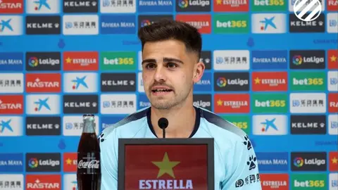 El jugador Óscar Melendo en rueda de prensa. Foto web RCD Espanyol.