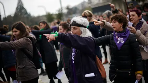Miles de mujeres se manifiestan por las calles de Pamplona con motivo del Día de la Mujer el 8M. PABLO VIDAL