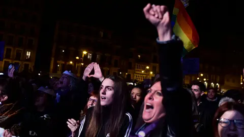 Miles de personas se manifiestan por las calles de Pamplona con motivo del Día de la Mujer celebrado el 8 de marzo. PABLO VIDAL