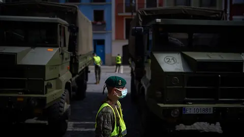 El ejercito recorre las calles de Pamplona durante la crisis del coronavirus y del estado de alerta. MIGUEL OSÉS