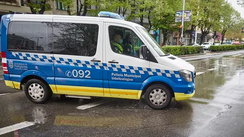 Un furgón de la Policía Municipal durante el Martes Santo y la cuarta semana del estado de alarma decretado por el Gobierno por la crisis del coronavirus, en Pamplona/Navarra (España) a 7 de abril de 2020.

FRÍO;LLUVIA;MAL TIEMPO;COVID-19;CONFINAMIENTO;PANDEMIA;ENFERMEDAD;BAJAS TEMPERATURAS;PARAGUAS;SEMANA SANTA

7/4/2020