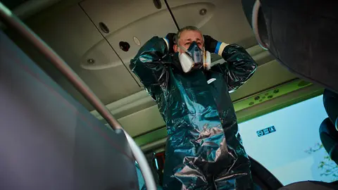 Trabajadoras de residencias de ancianos acuden a Refena a hacerse el test de coronavirus. PABLO LASAOSA