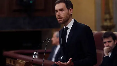 El diputado de Navarra Suma, Sergio Sayas, durante su intervención en el pleno del Congreso.