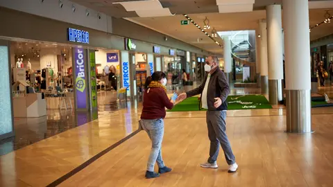 El centro comercial de Itaroa abre las puertas al público el primer día de la fase 2 de la desescalada por la crisis del coronavirus. MIGUEL OSÉS