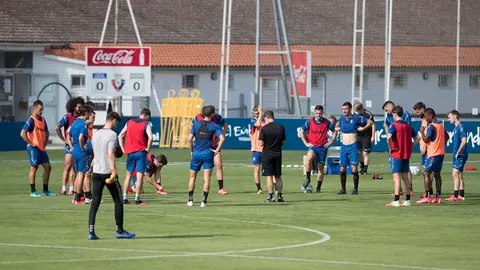 Osasuna se ejercita en Tajonar para preparar la vuelta a la Liga. OSASUNA