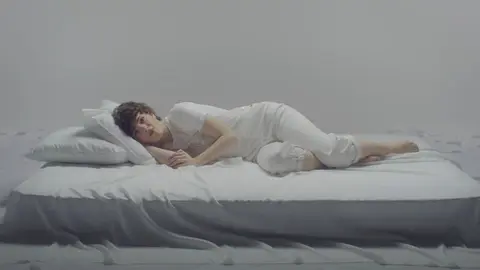 La cantante navarra Anne Lukin, en su primer videoclip. CEDIDA