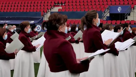 Concierto del Orfeón Pamplonés en el estadio de El Sadar. ARCHIVO